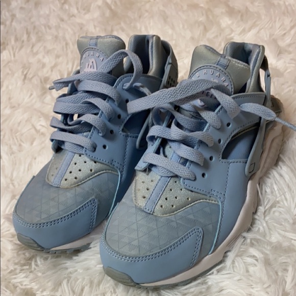 Women’s US size 6 baby blue air huaraches - Picture 3 of 3